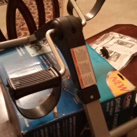 Pedal excerciser with digital display by Carex - Picture 3 of 9